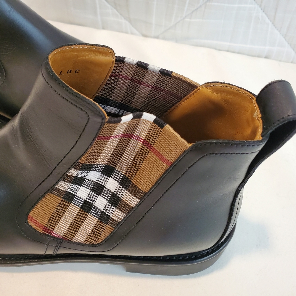 NWT$920 Burberry Men's Allostock Chelsea Black Signature Check Print Logo Boots - Picture 13 of 16